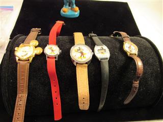 VINTAGE LOT OF WALT DISNEY MICKEY MOUSE WATCHES, EARRIINGS & FIGURE 